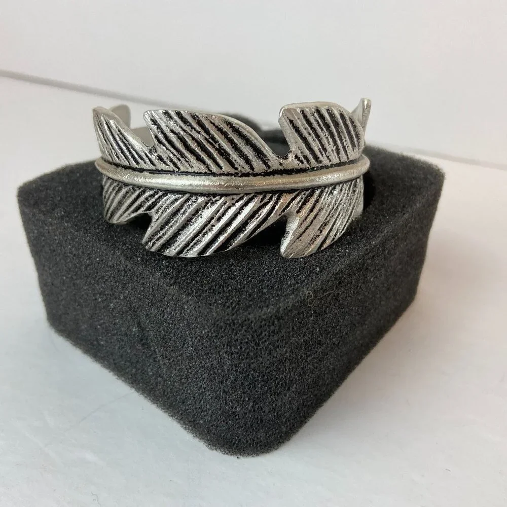 NWOT Rustic Cuff silver tone veined leaf bracelet cuff